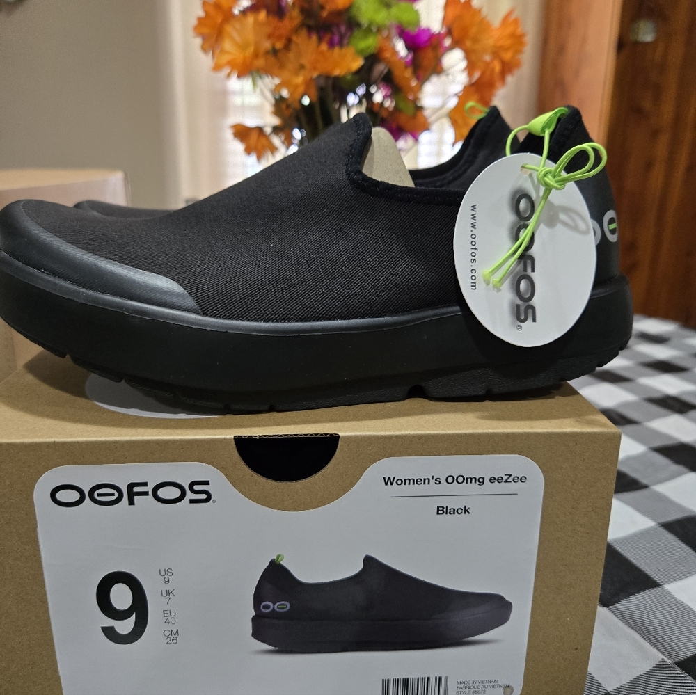 OOFOS Women's Black Slip-On Sneakers